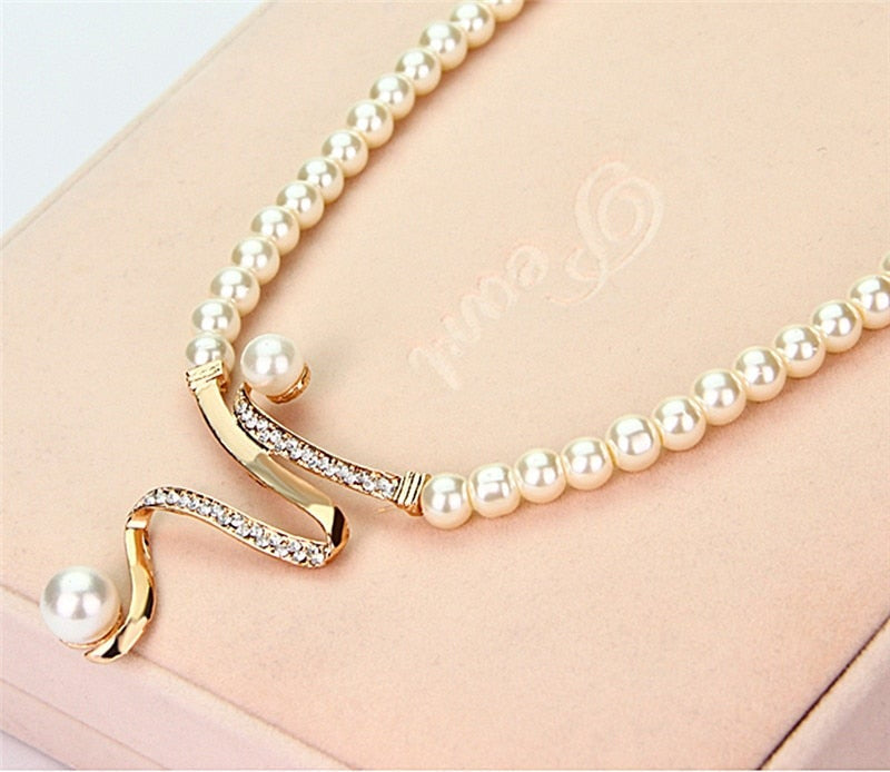 ALINE | Natural Pearl Necklace & Earring Set