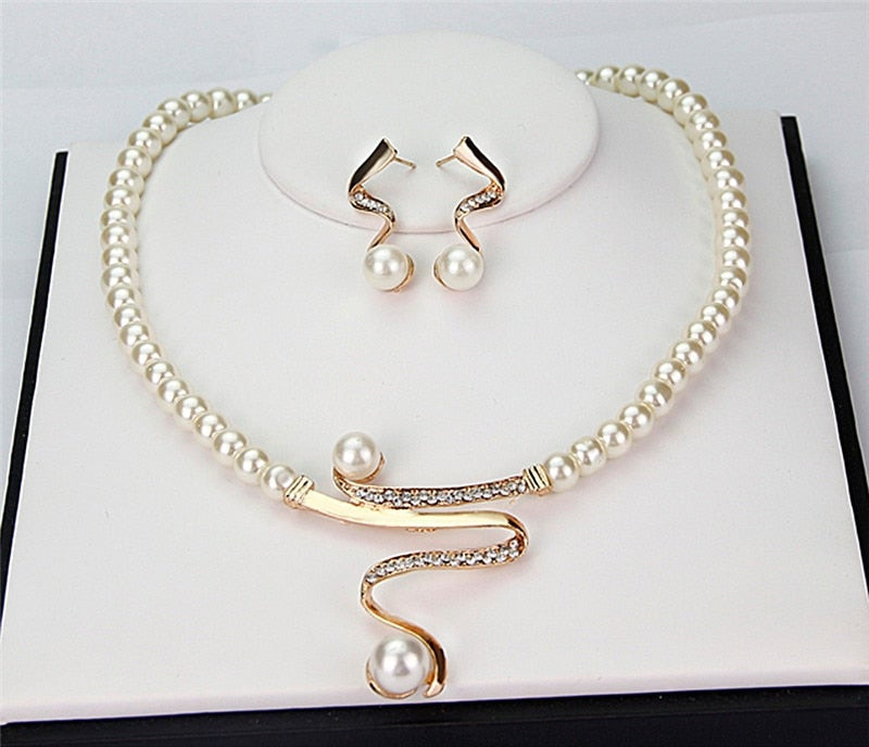 ALINE | Natural Pearl Necklace & Earring Set