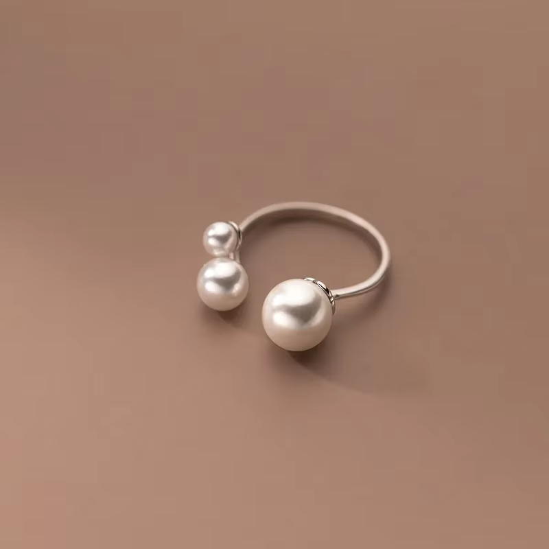 MANON | Adjustable Triple Freshwater Pearl Ring