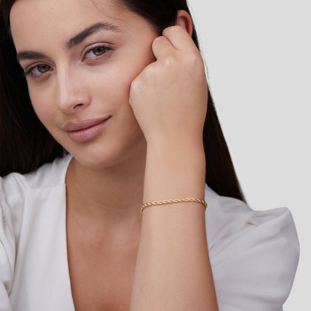 ÉLA | Twisted Chic Gold Bracelet